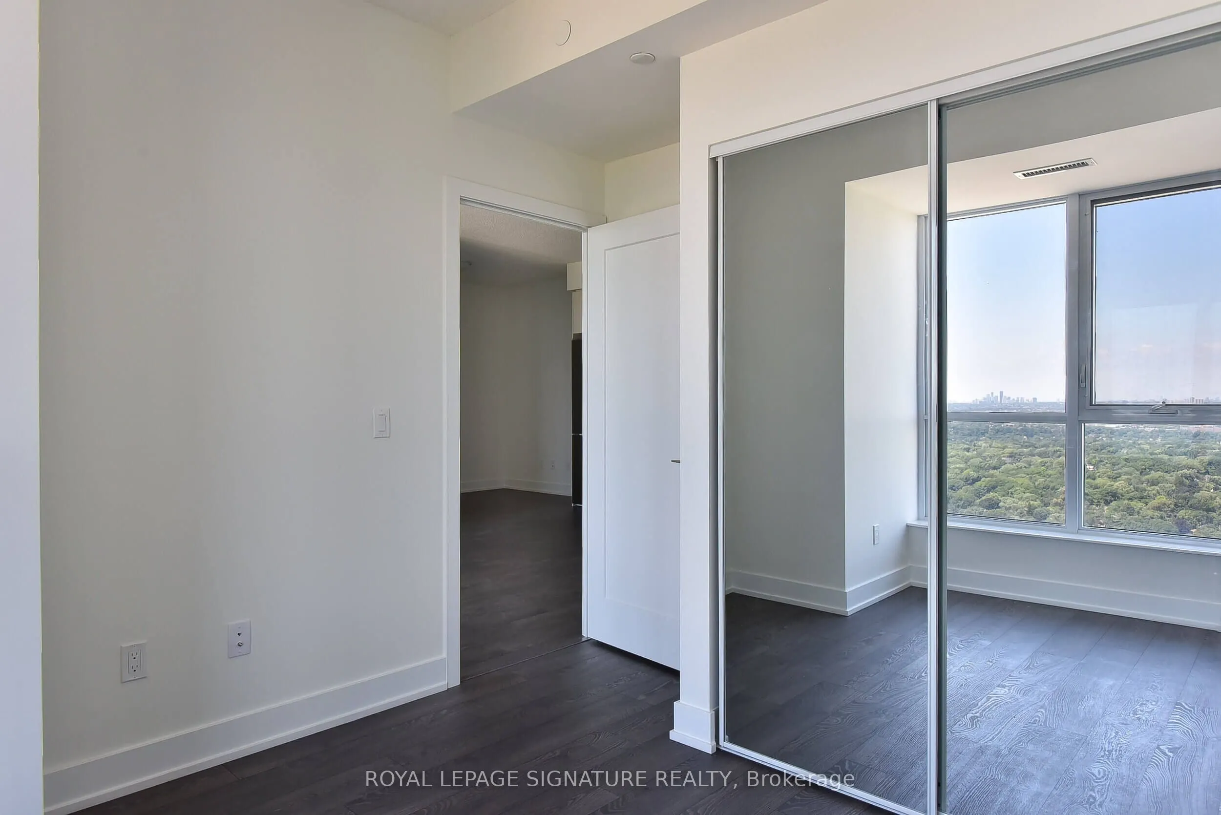 7 Mabelle Avenue, #4006
