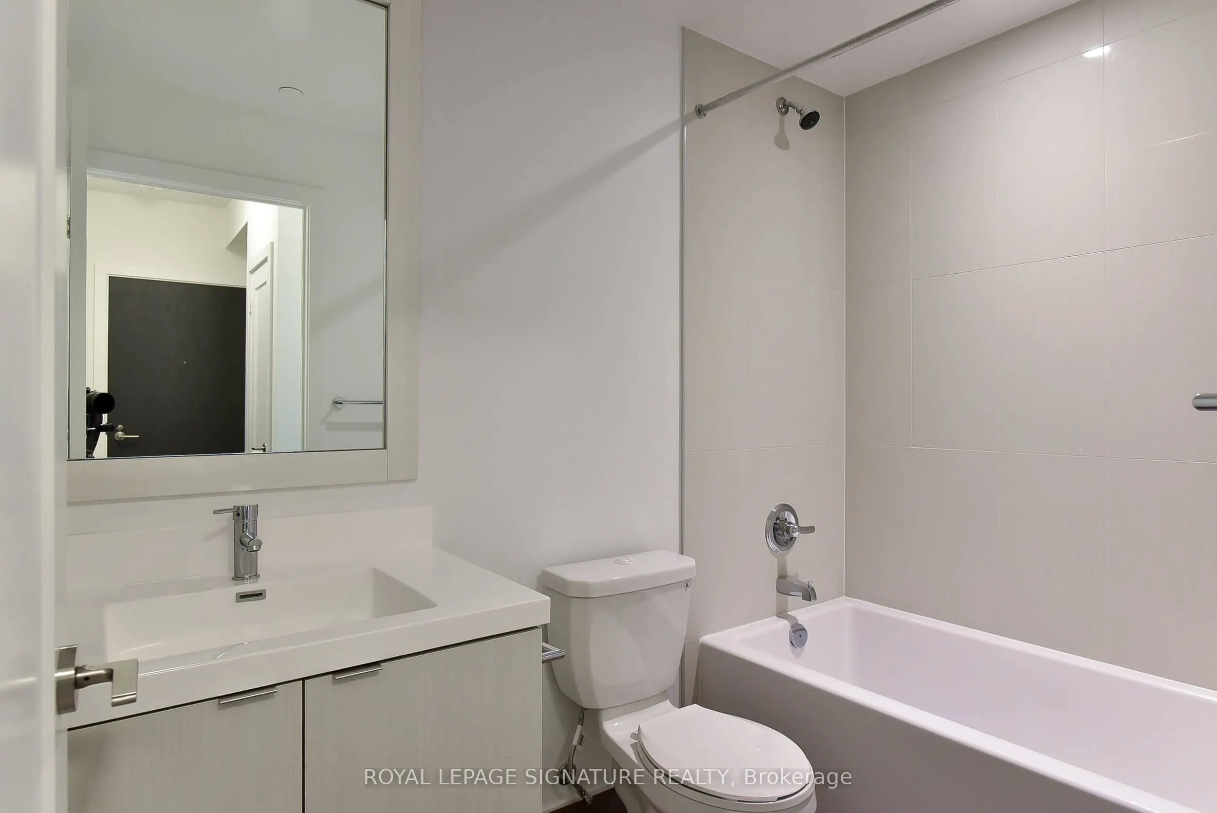 7 Mabelle Avenue, #4006