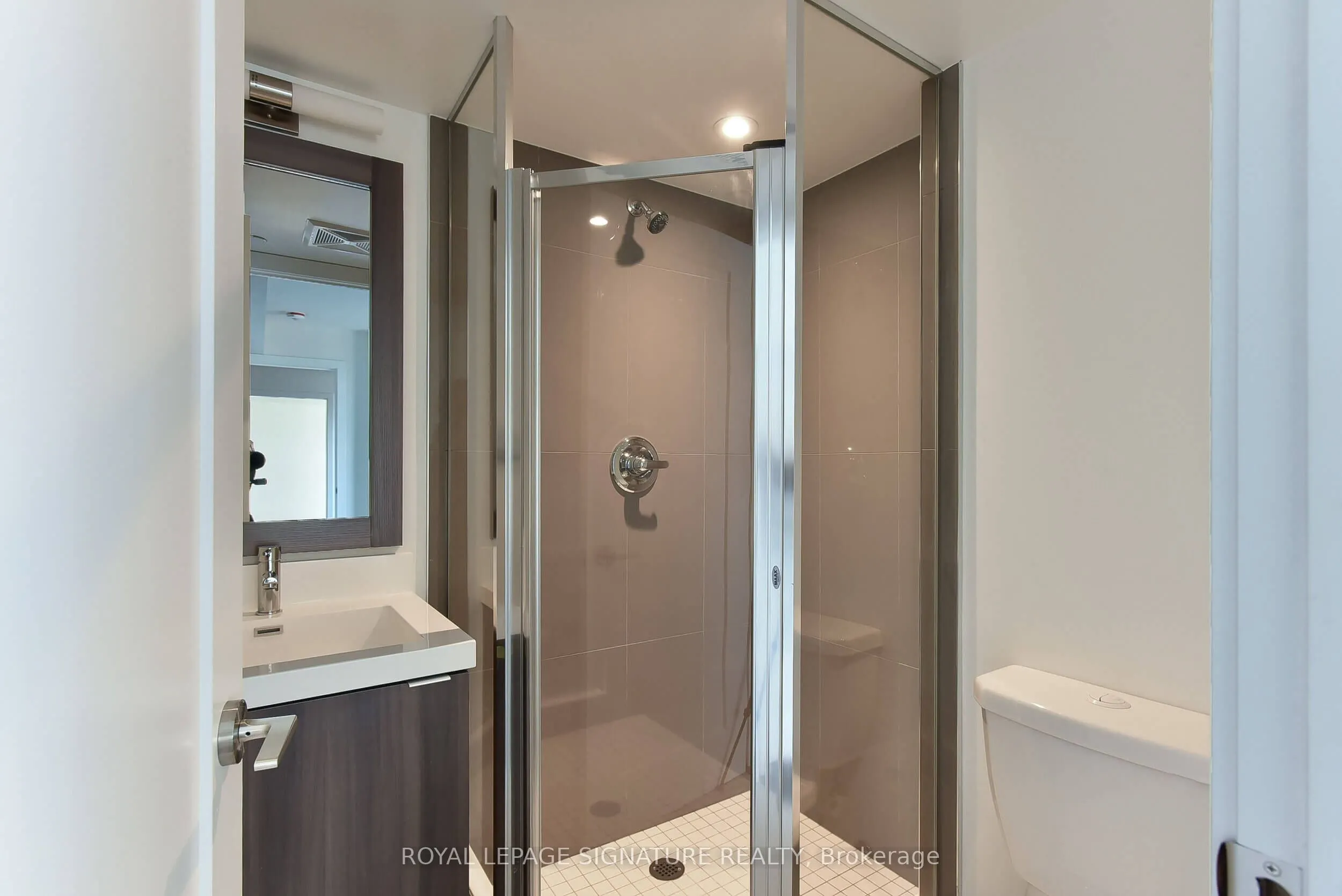 7 Mabelle Avenue, #901
