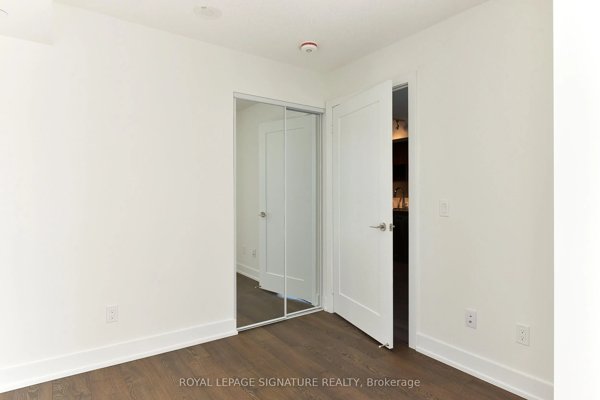 7 Mabelle Avenue, #901