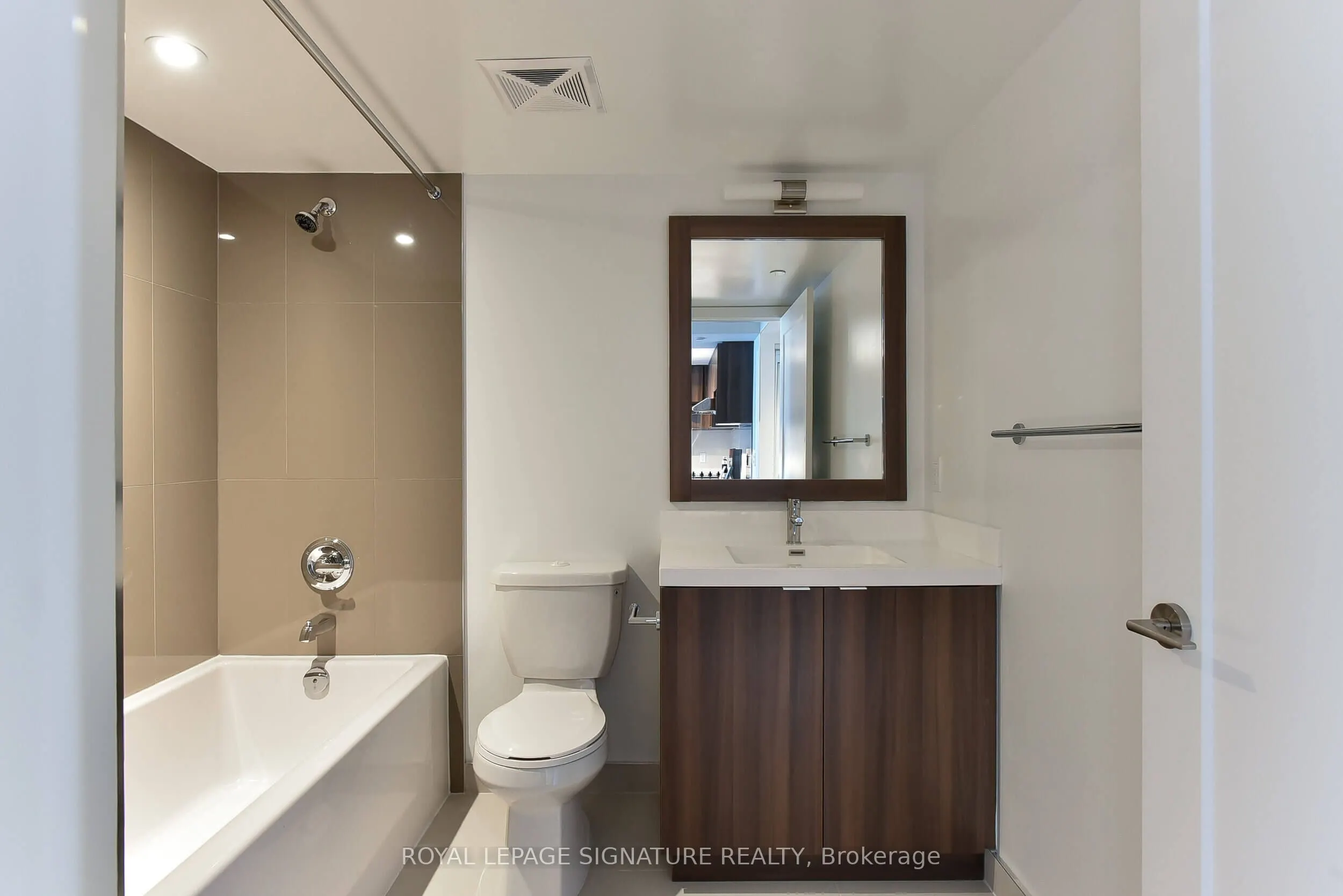 7 Mabelle Avenue, #901