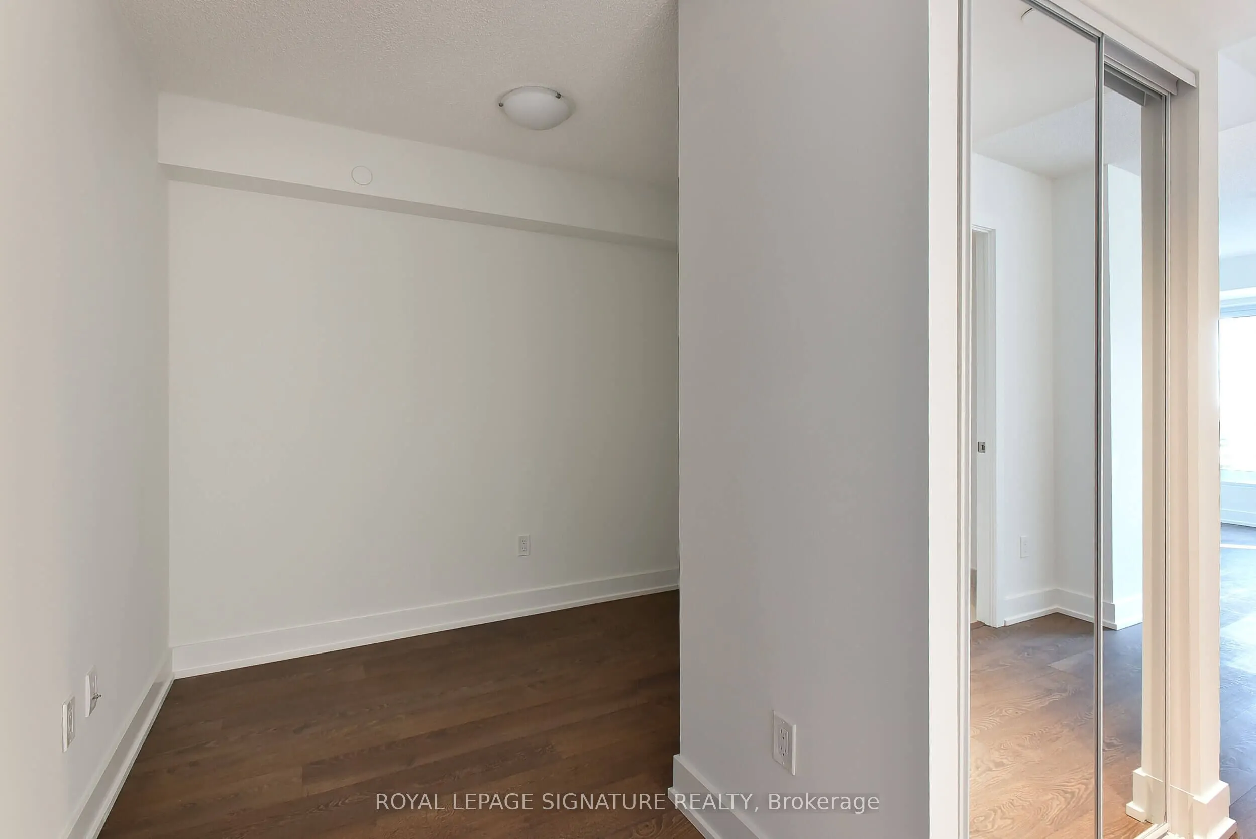 7 Mabelle Avenue, #901