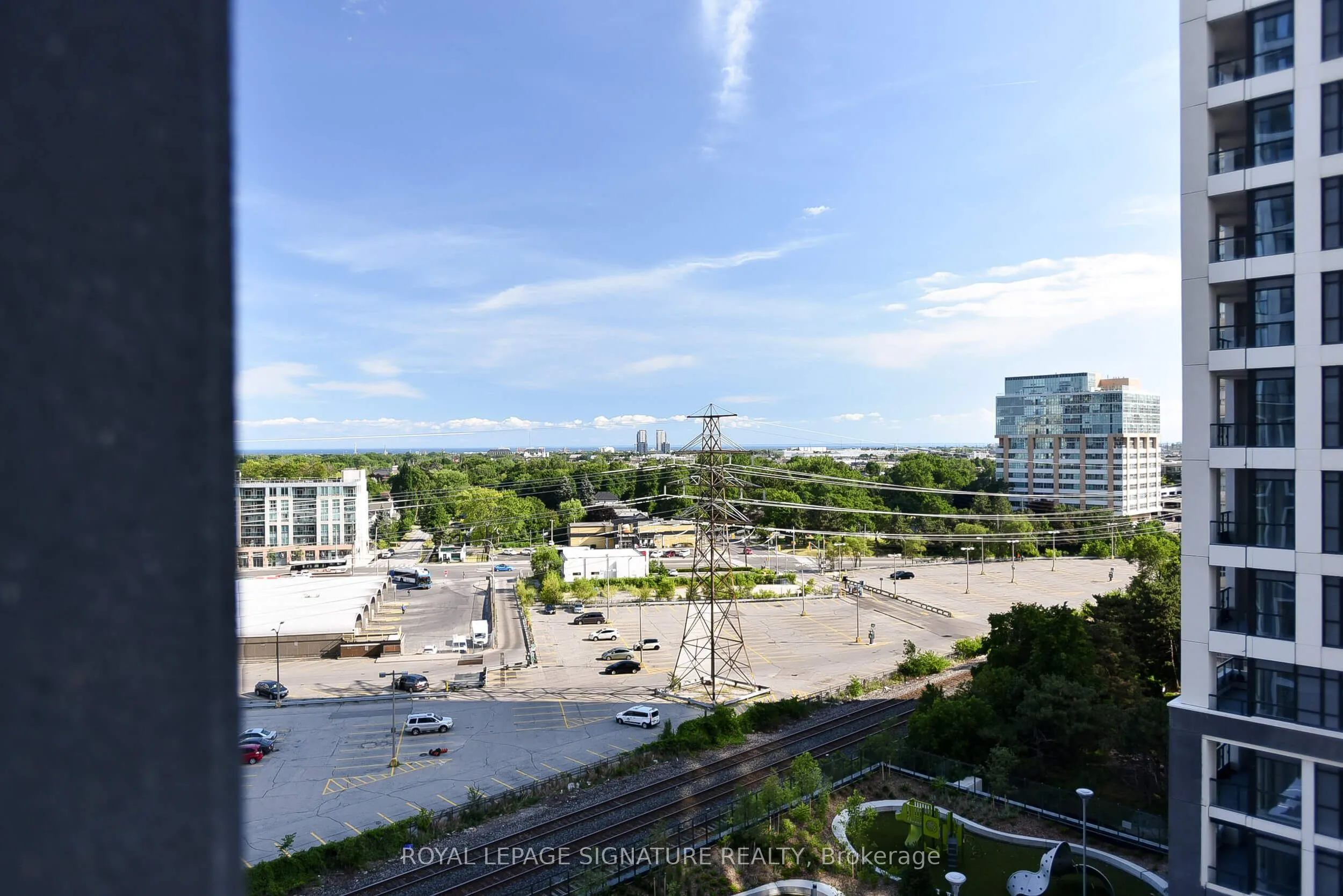 7 Mabelle Avenue, #901