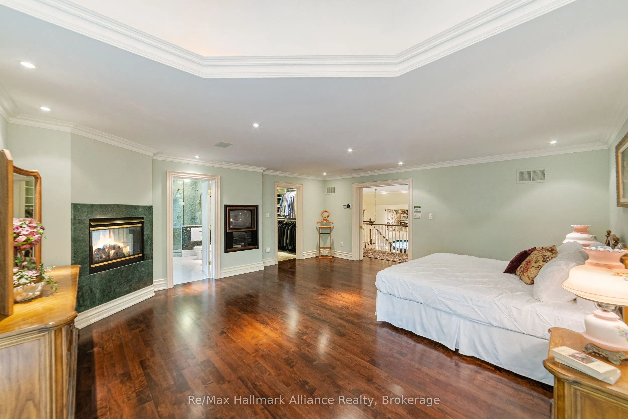 1024 Linbrook Road