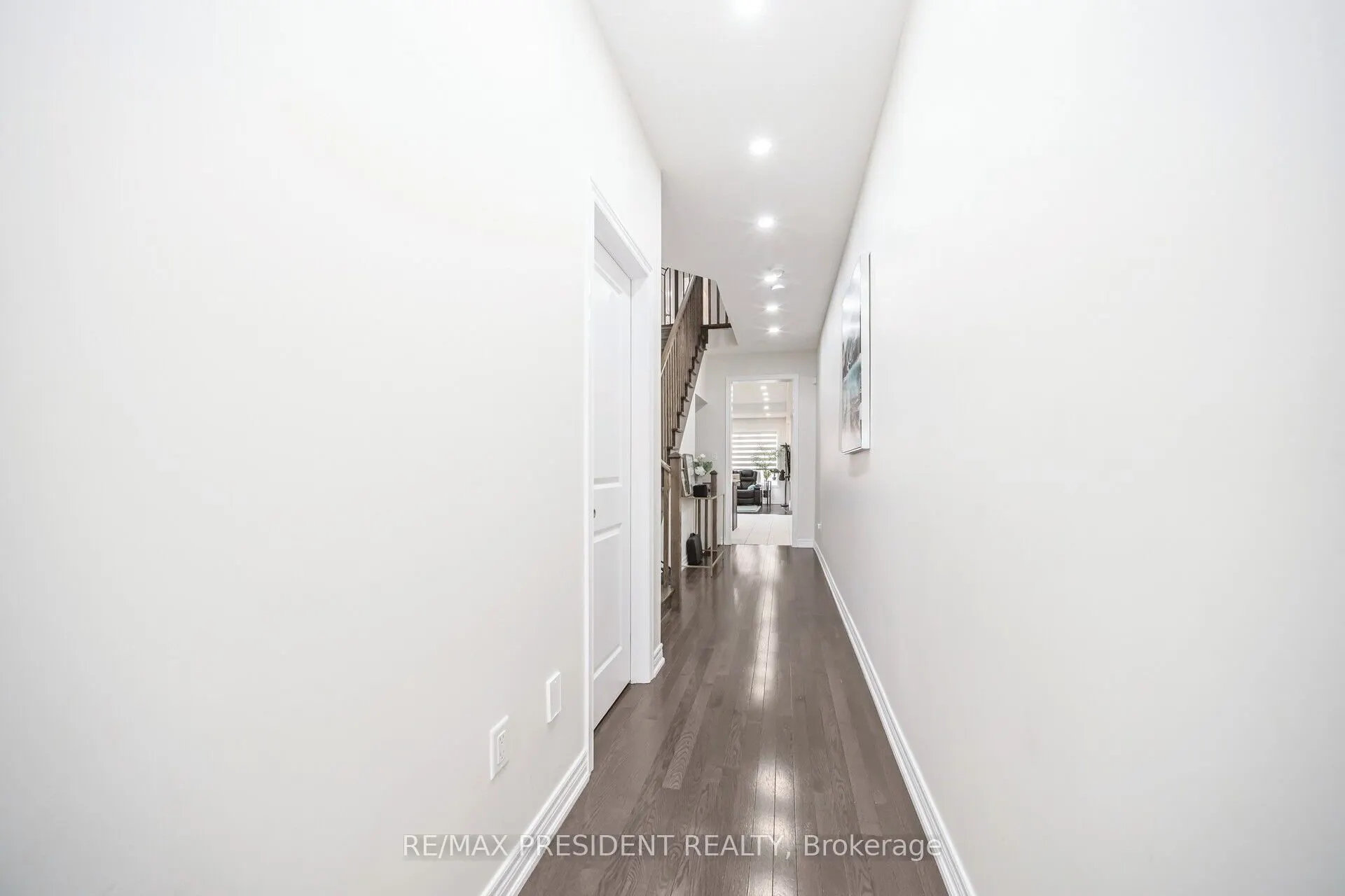25 Adventura Road