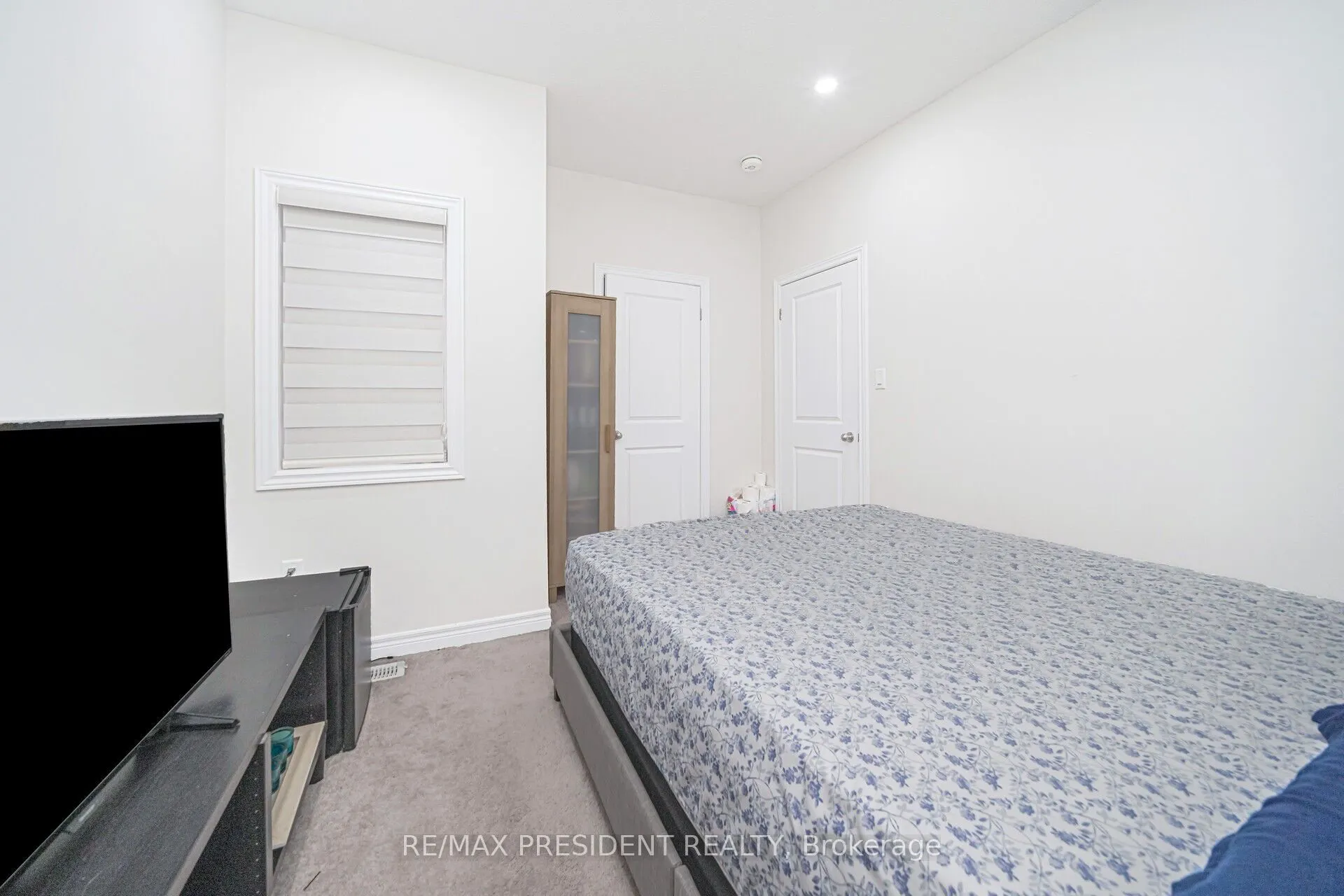 25 Adventura Road