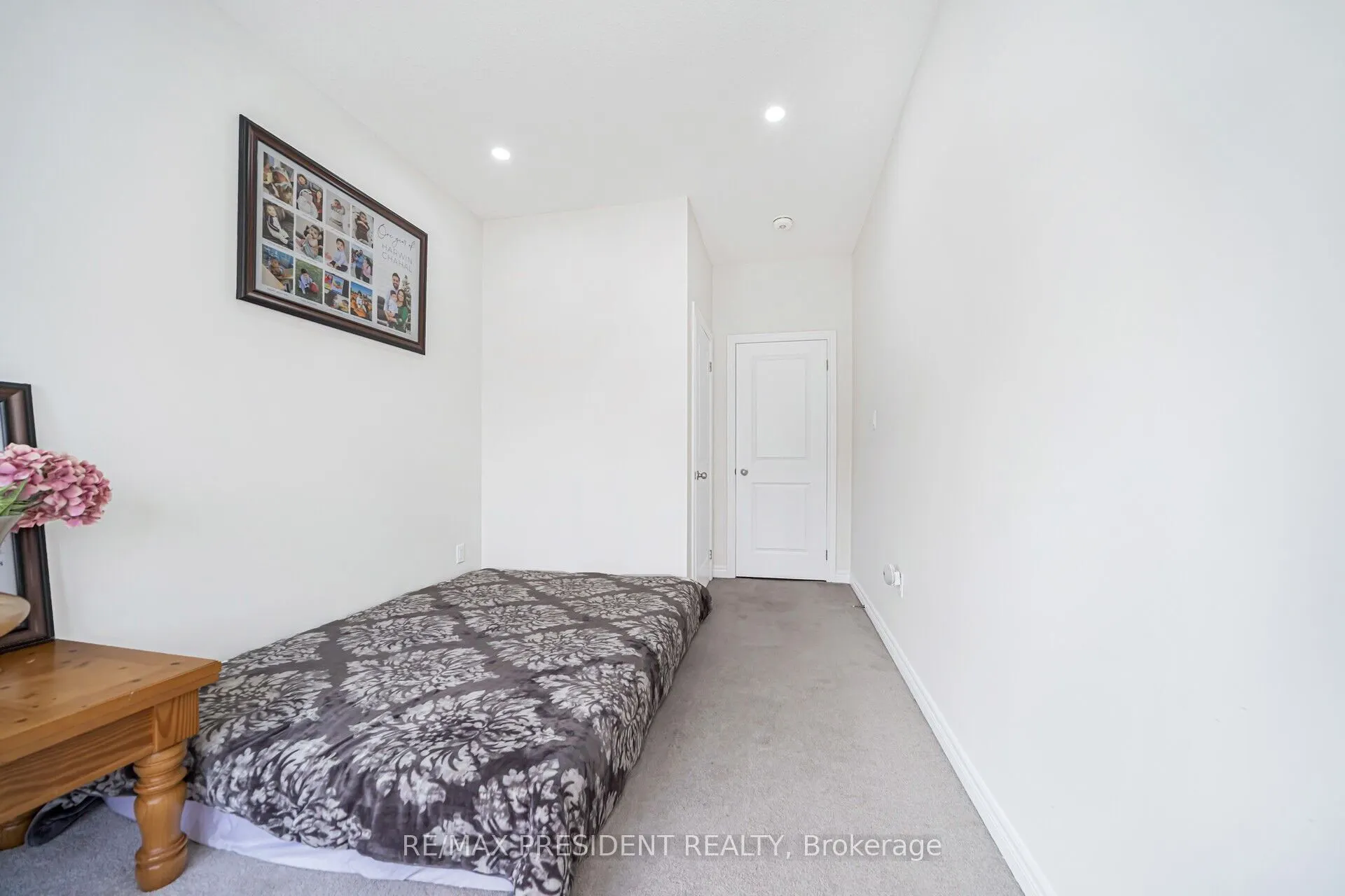 25 Adventura Road