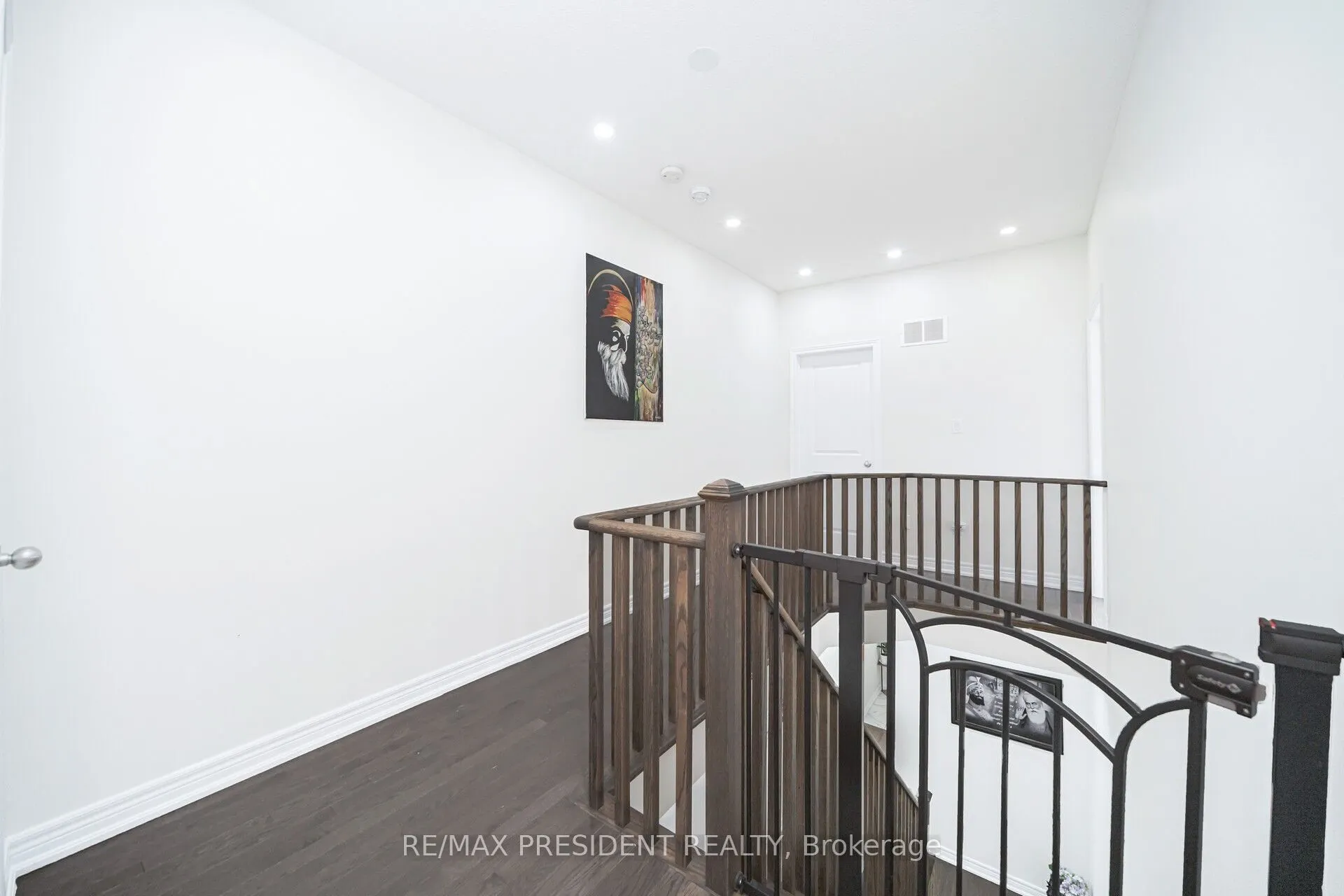 25 Adventura Road