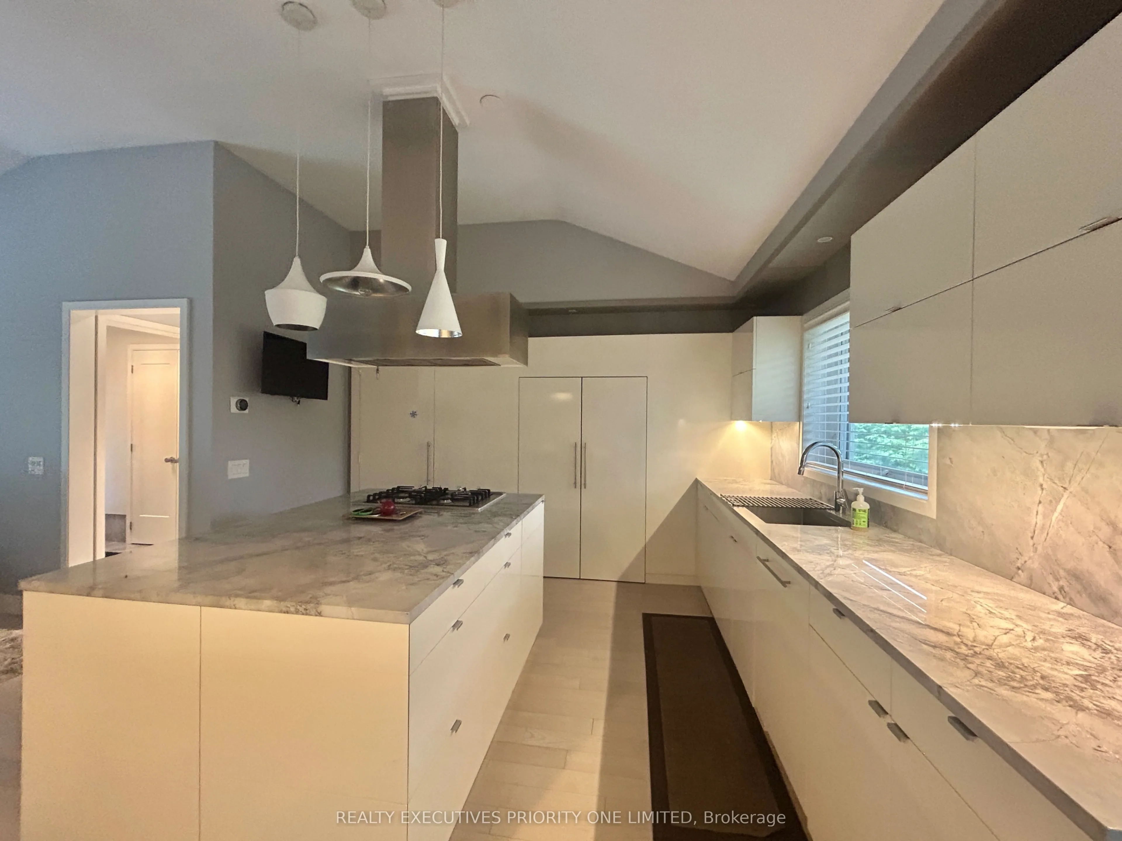 2486 Edenhurst Drive