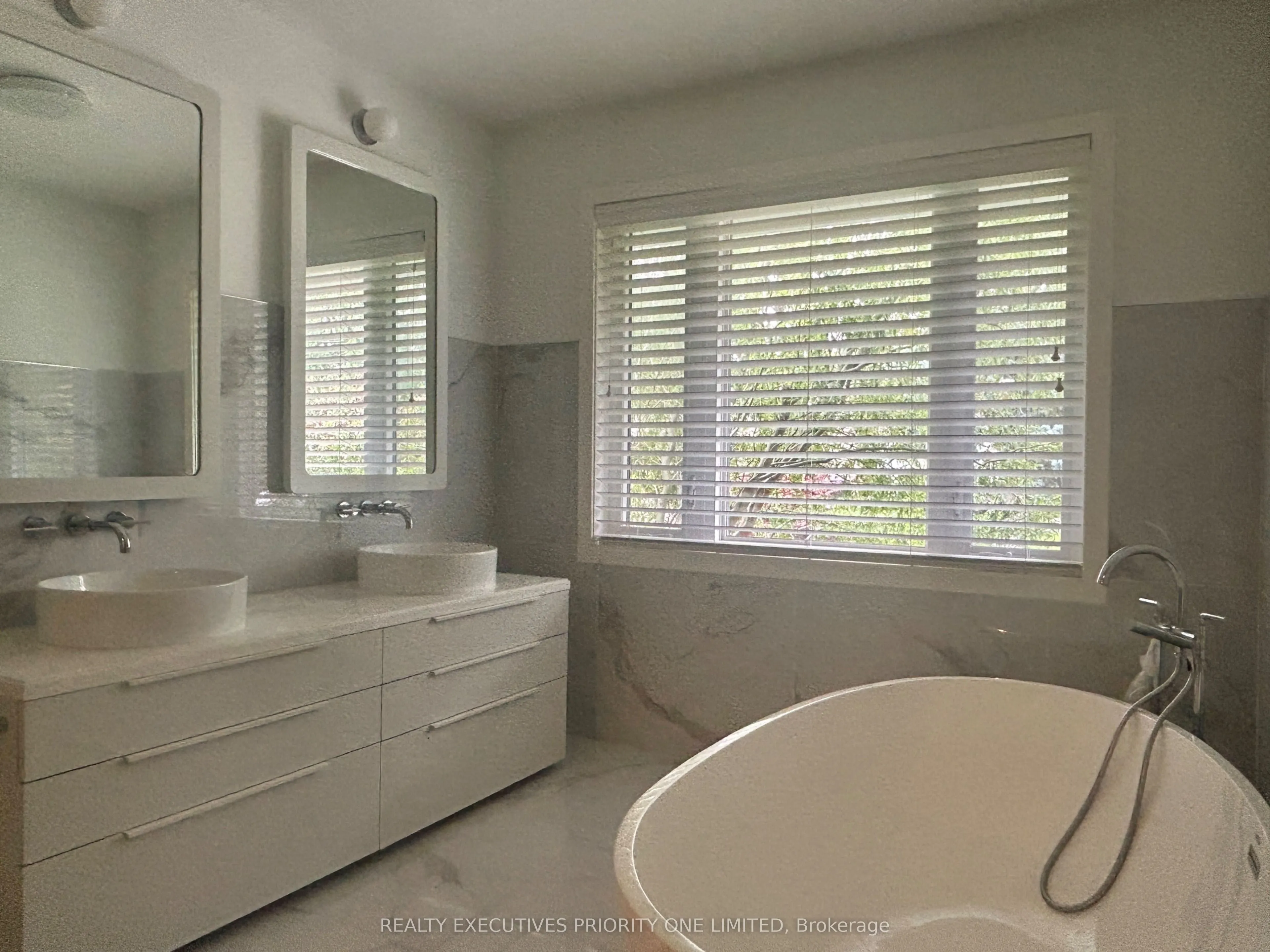 2486 Edenhurst Drive