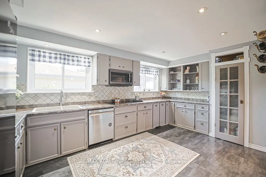 28 Bromley Crescent