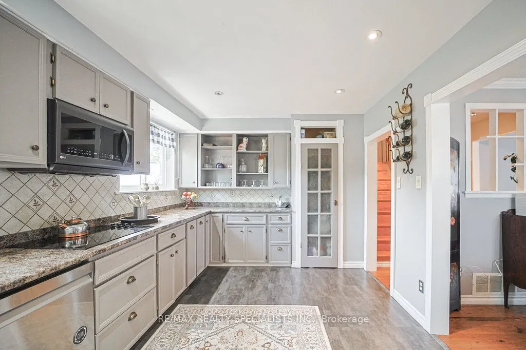 28 Bromley Crescent
