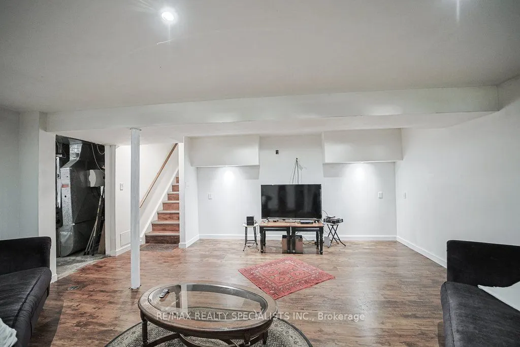 28 Bromley Crescent