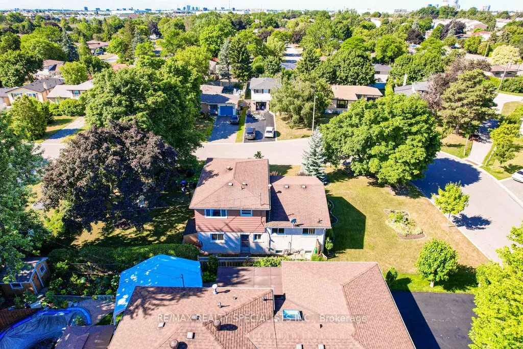 28 Bromley Crescent