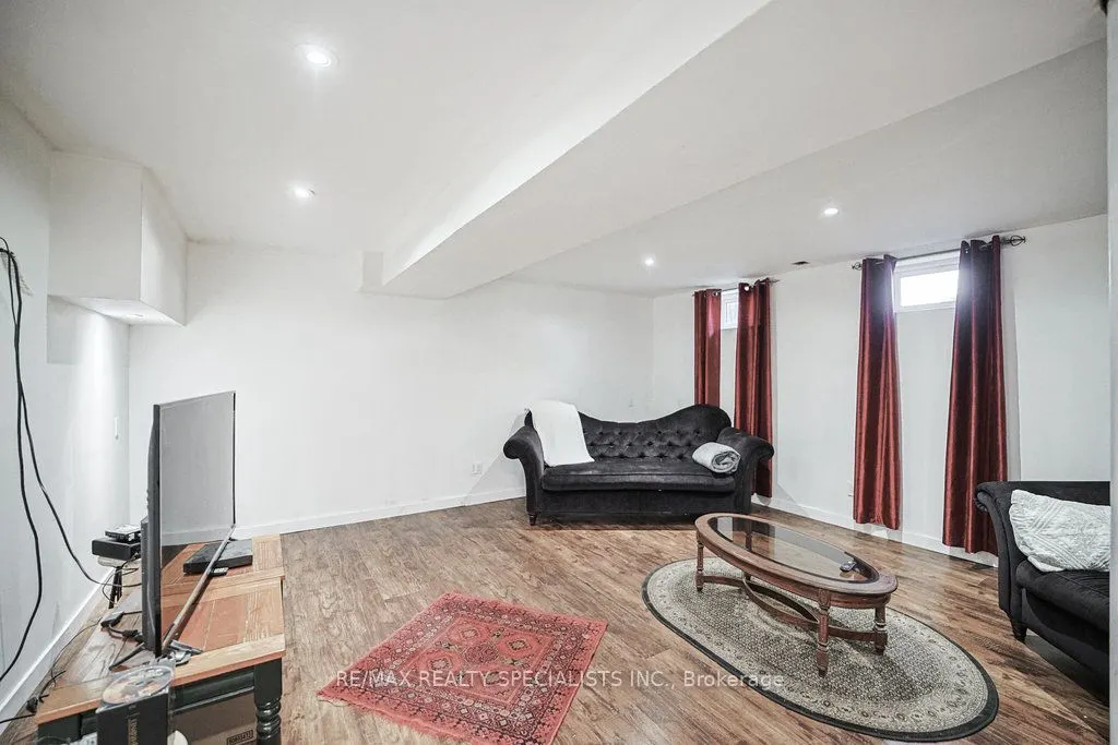 28 Bromley Crescent