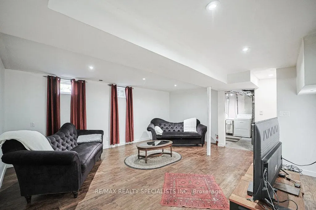 28 Bromley Crescent
