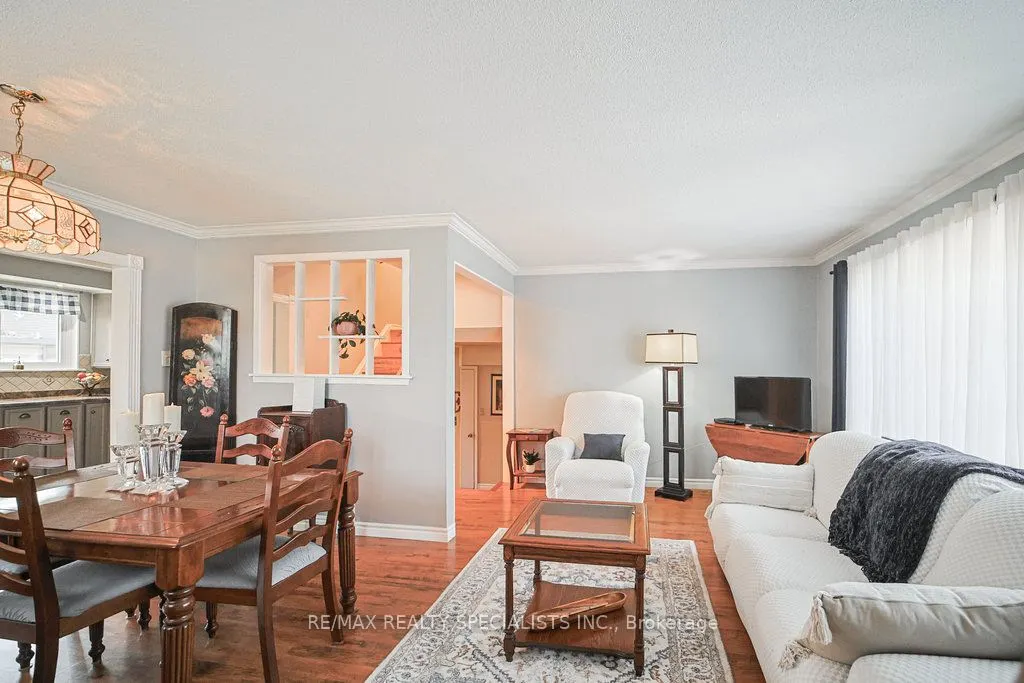 28 Bromley Crescent