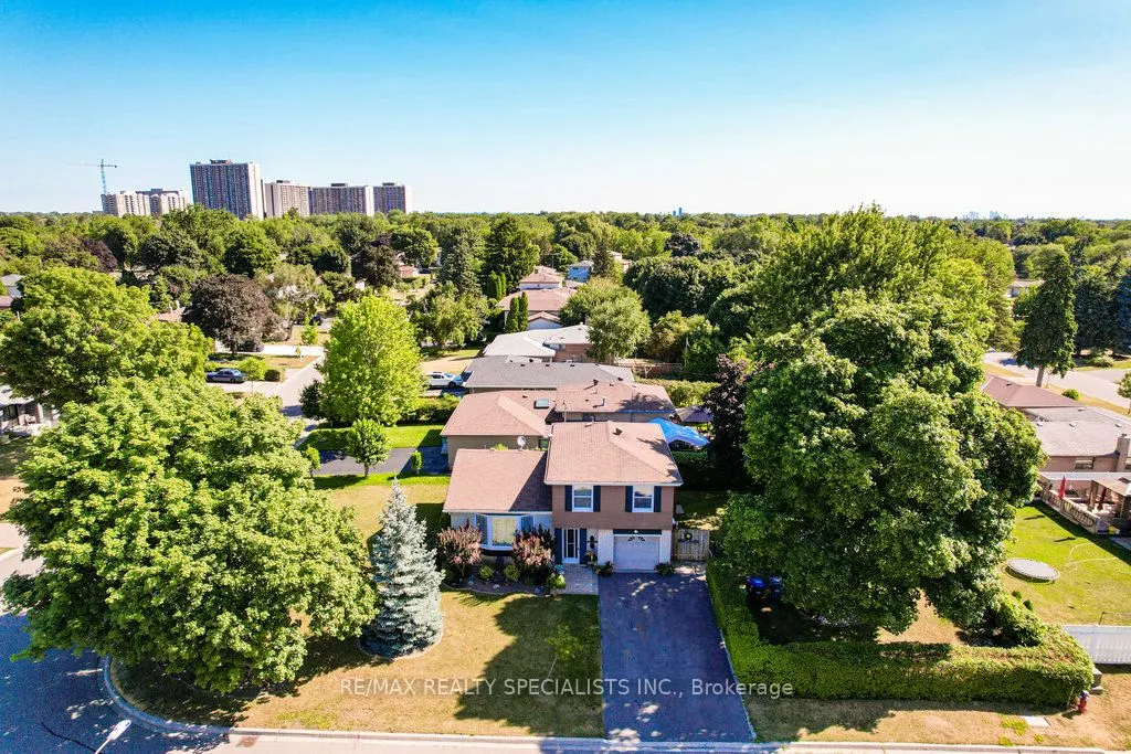 28 Bromley Crescent