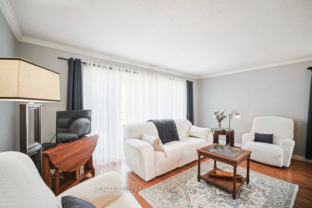 28 Bromley Crescent