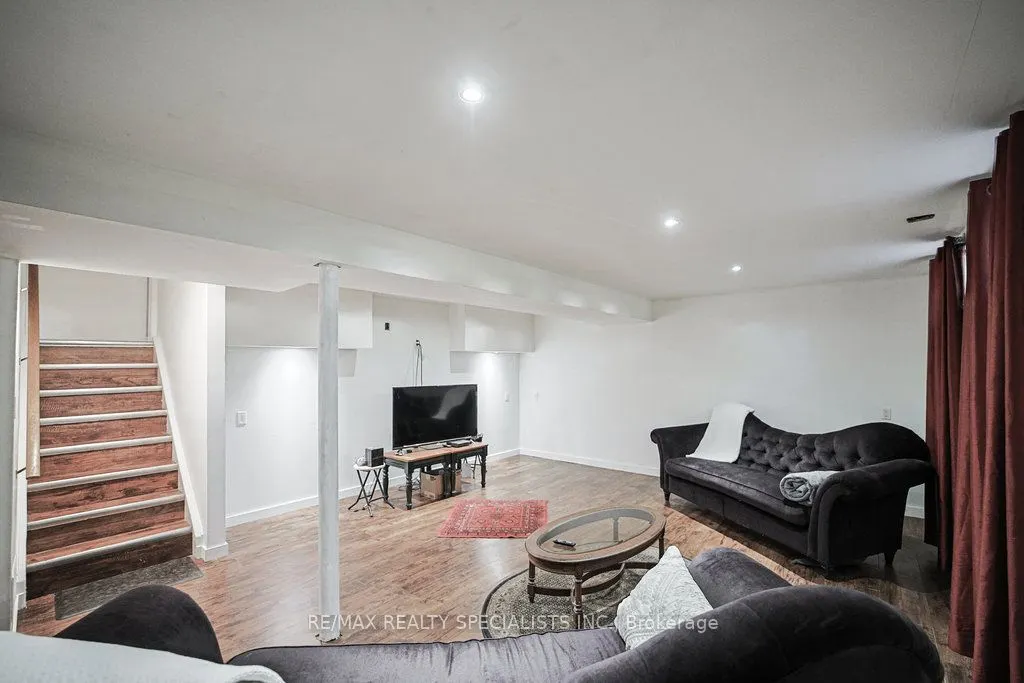 28 Bromley Crescent