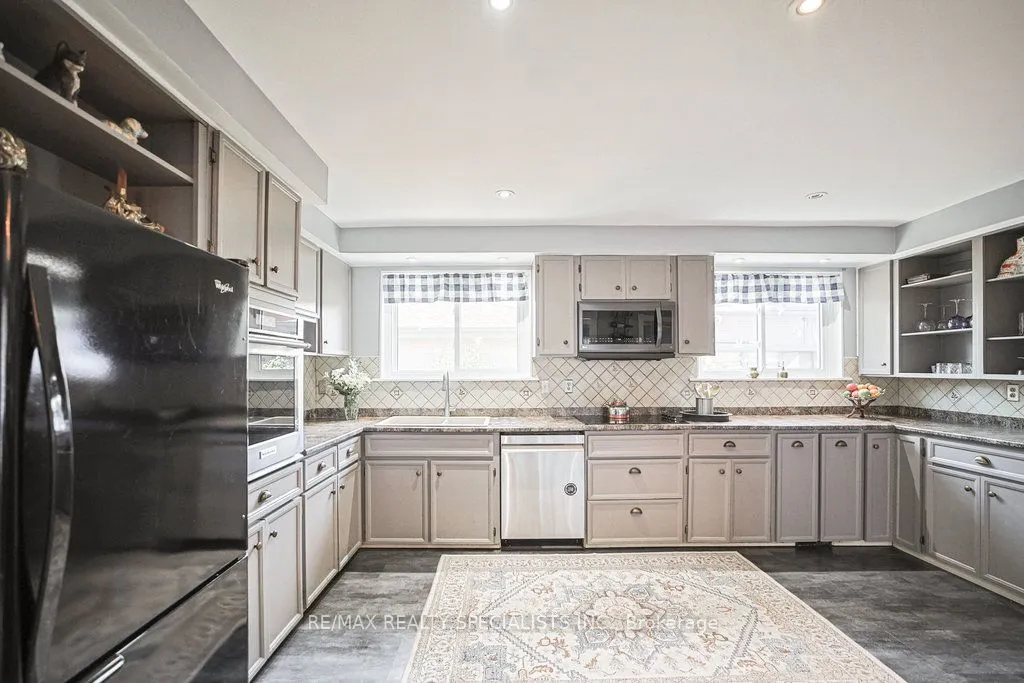 28 Bromley Crescent