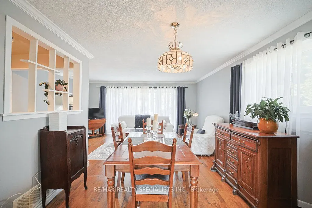 28 Bromley Crescent