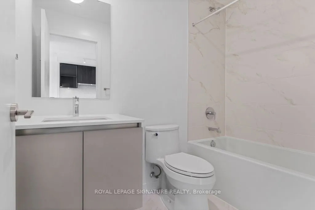 395 Dundas Street W, #513