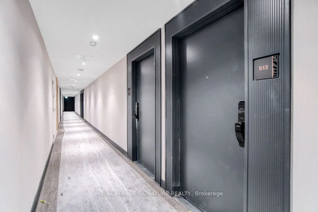 395 Dundas Street W, #513