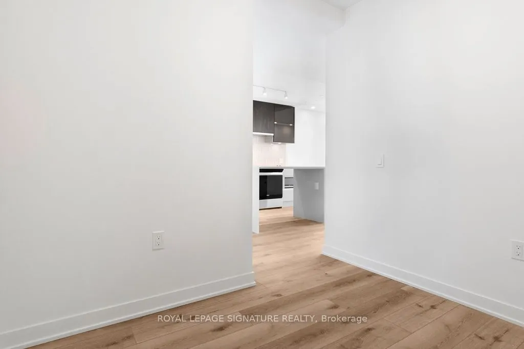 395 Dundas Street W, #513