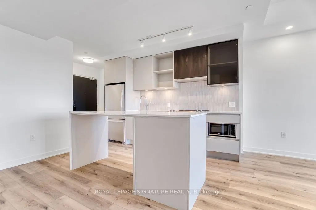 395 Dundas Street W, #513