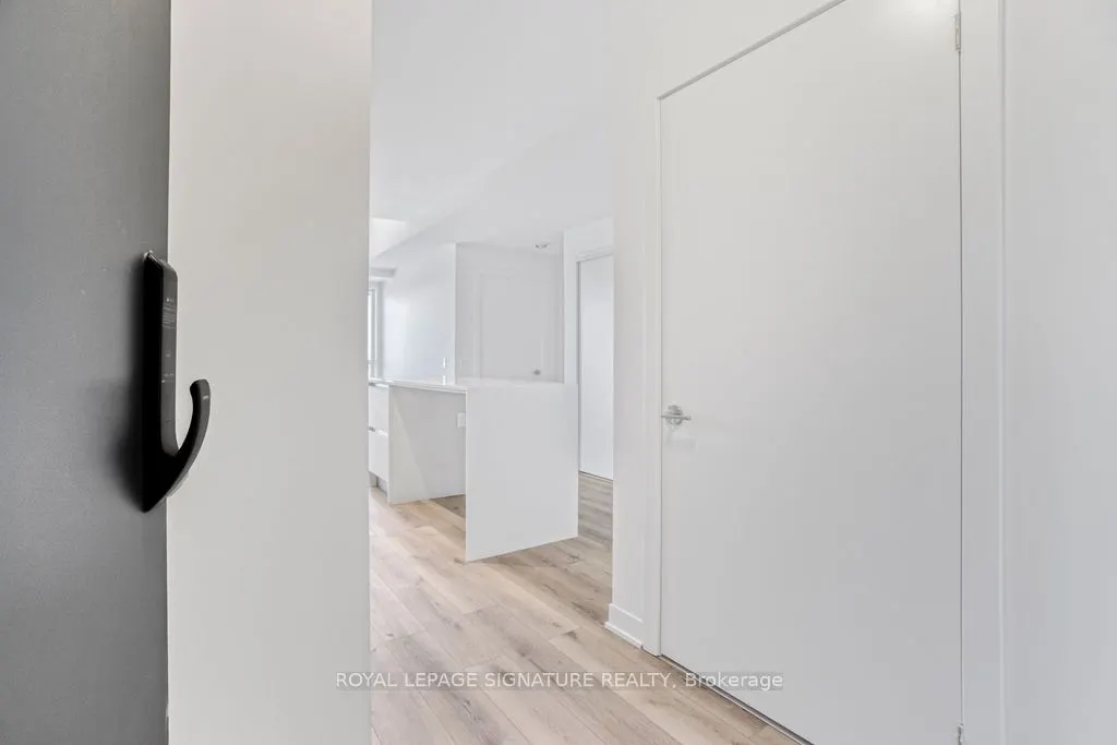 395 Dundas Street W, #513
