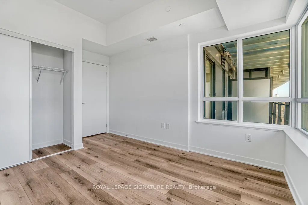 395 Dundas Street W, #513