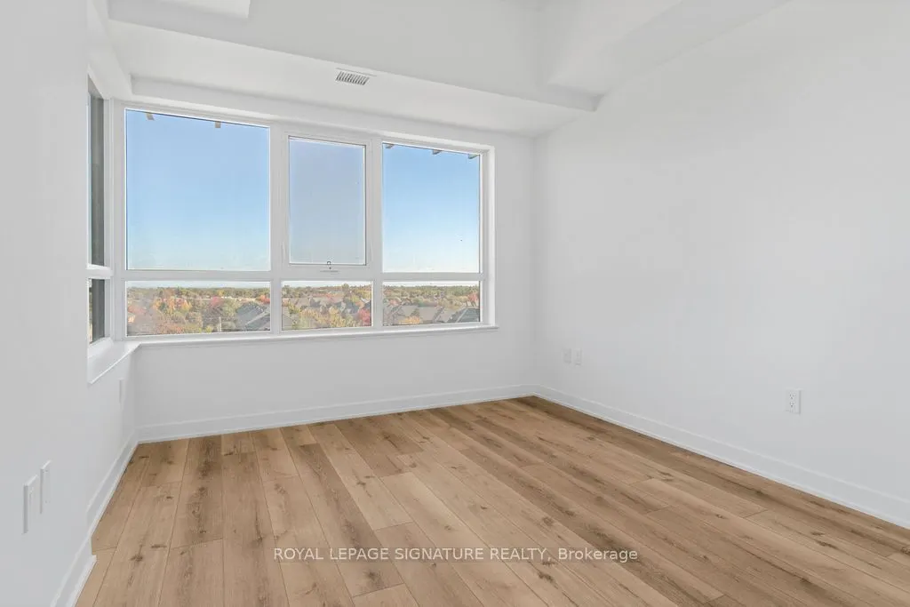 395 Dundas Street W, #513