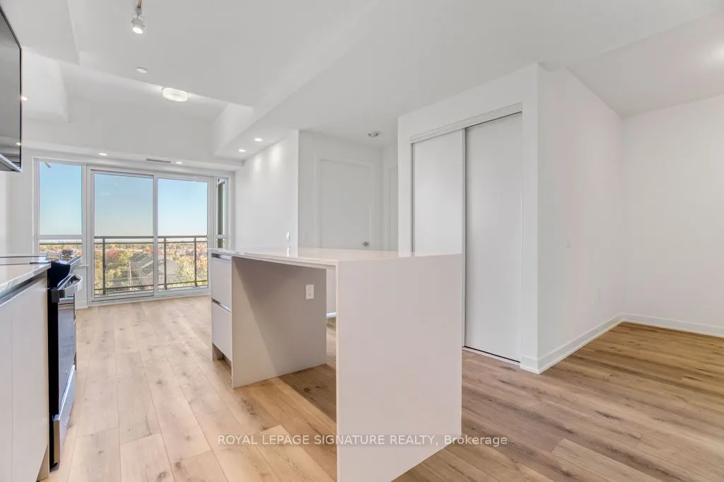 395 Dundas Street W, #513