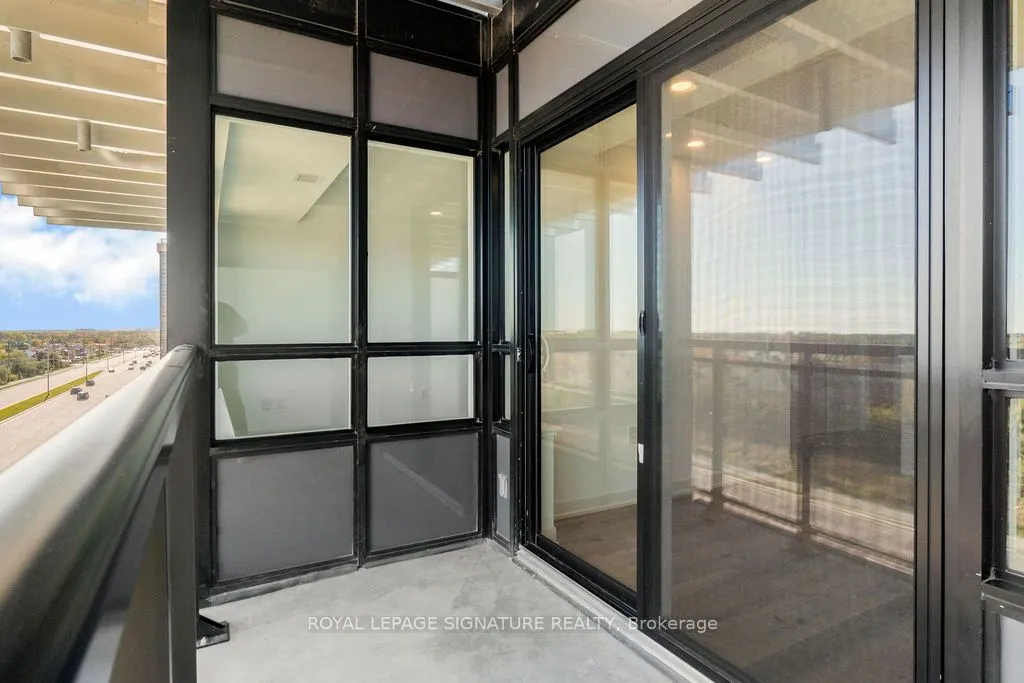395 Dundas Street W, #513