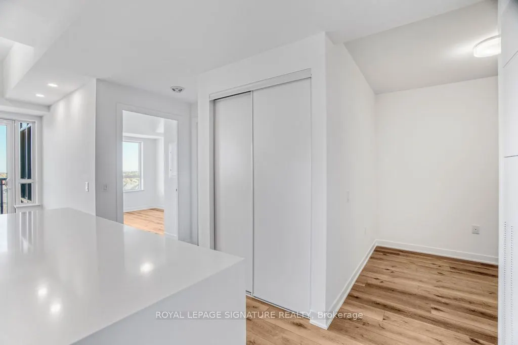 395 Dundas Street W, #513