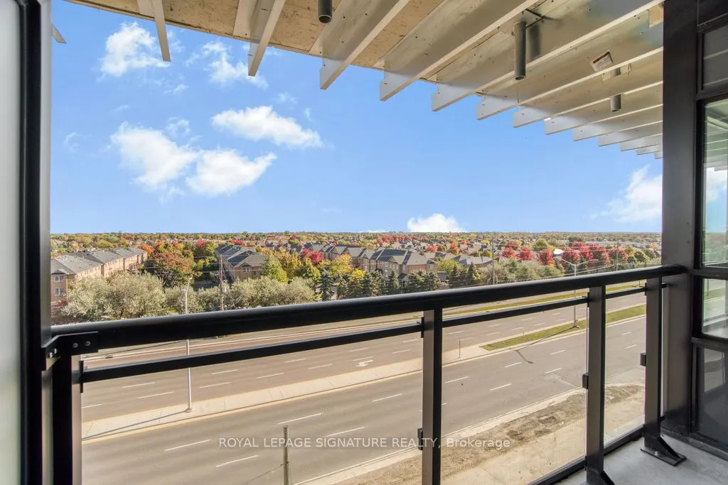 395 Dundas Street W, #513