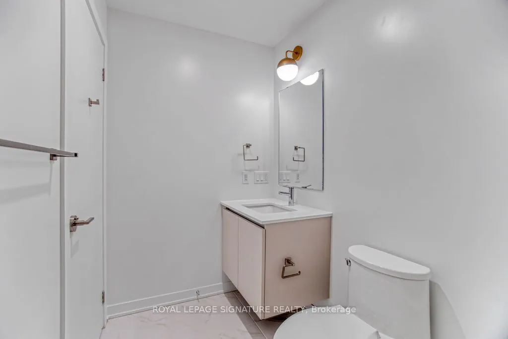 395 Dundas Street W, #513