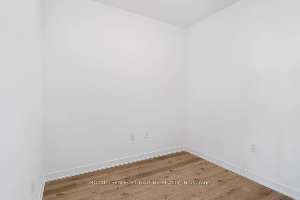 395 Dundas Street W, #513
