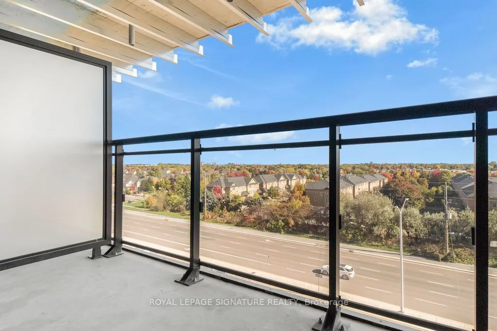 395 Dundas Street W, #513