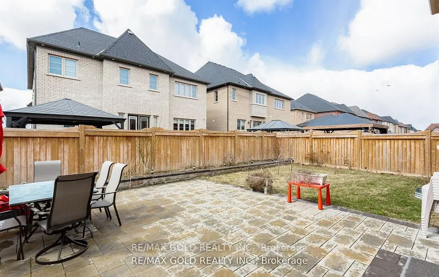 4 Buttonwood Road, #(Main & Second Floor)