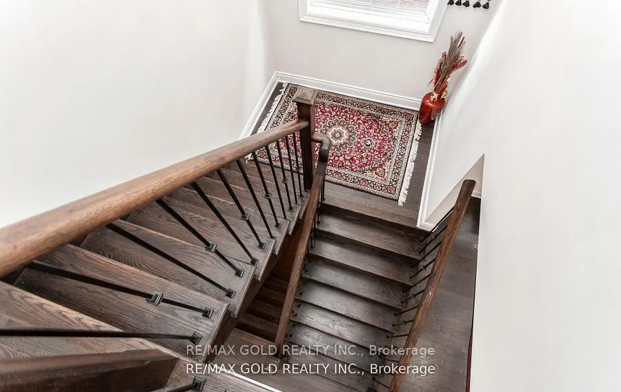 4 Buttonwood Road, #(Main & Second Floor)