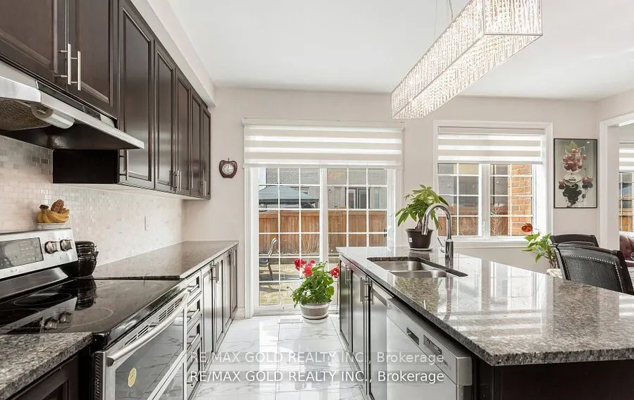 4 Buttonwood Road, #(Main & Second Floor)