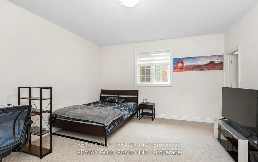 4 Buttonwood Road, #(Main & Second Floor)