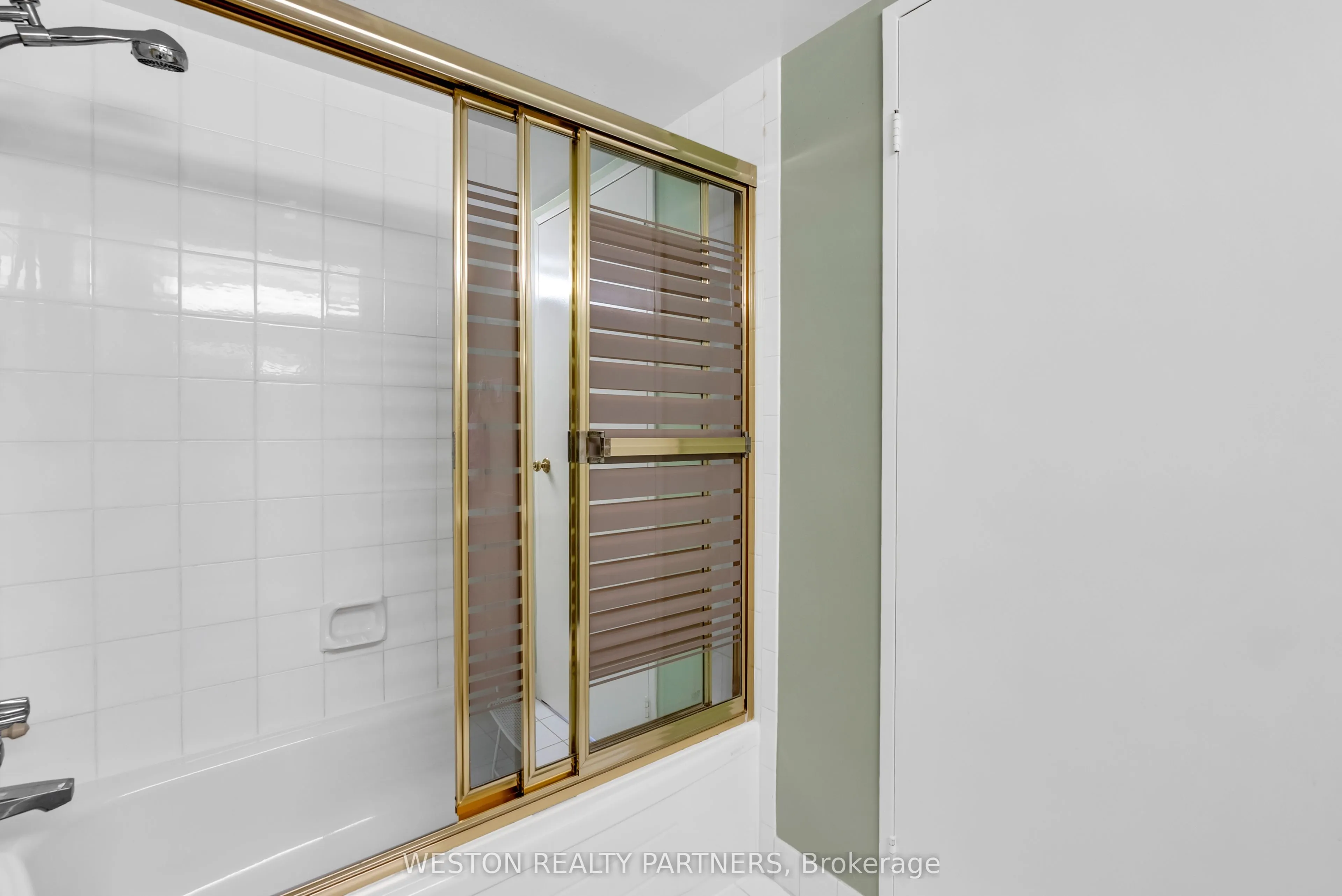 3650 Kaneff Crescent, #1104