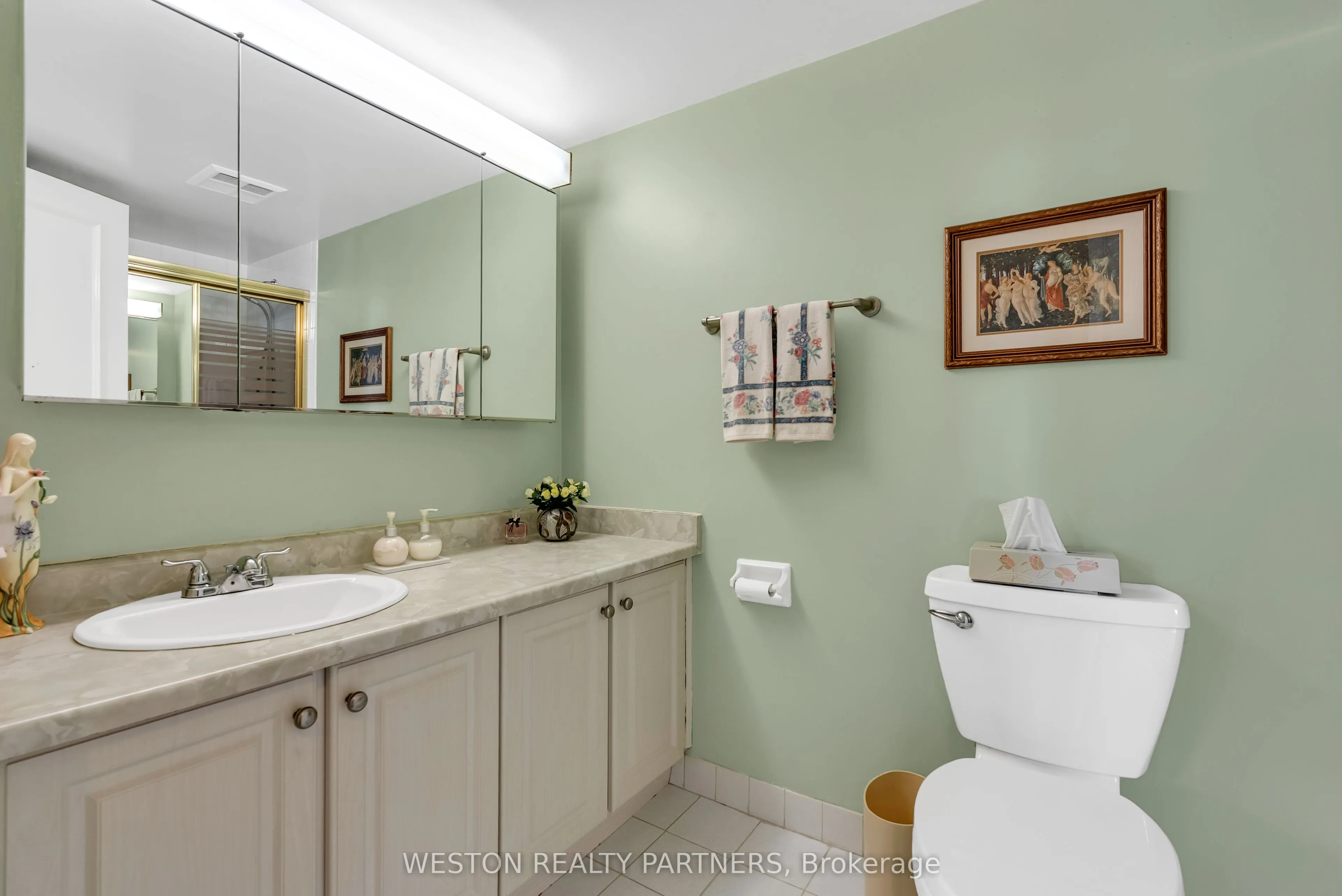 3650 Kaneff Crescent, #1104