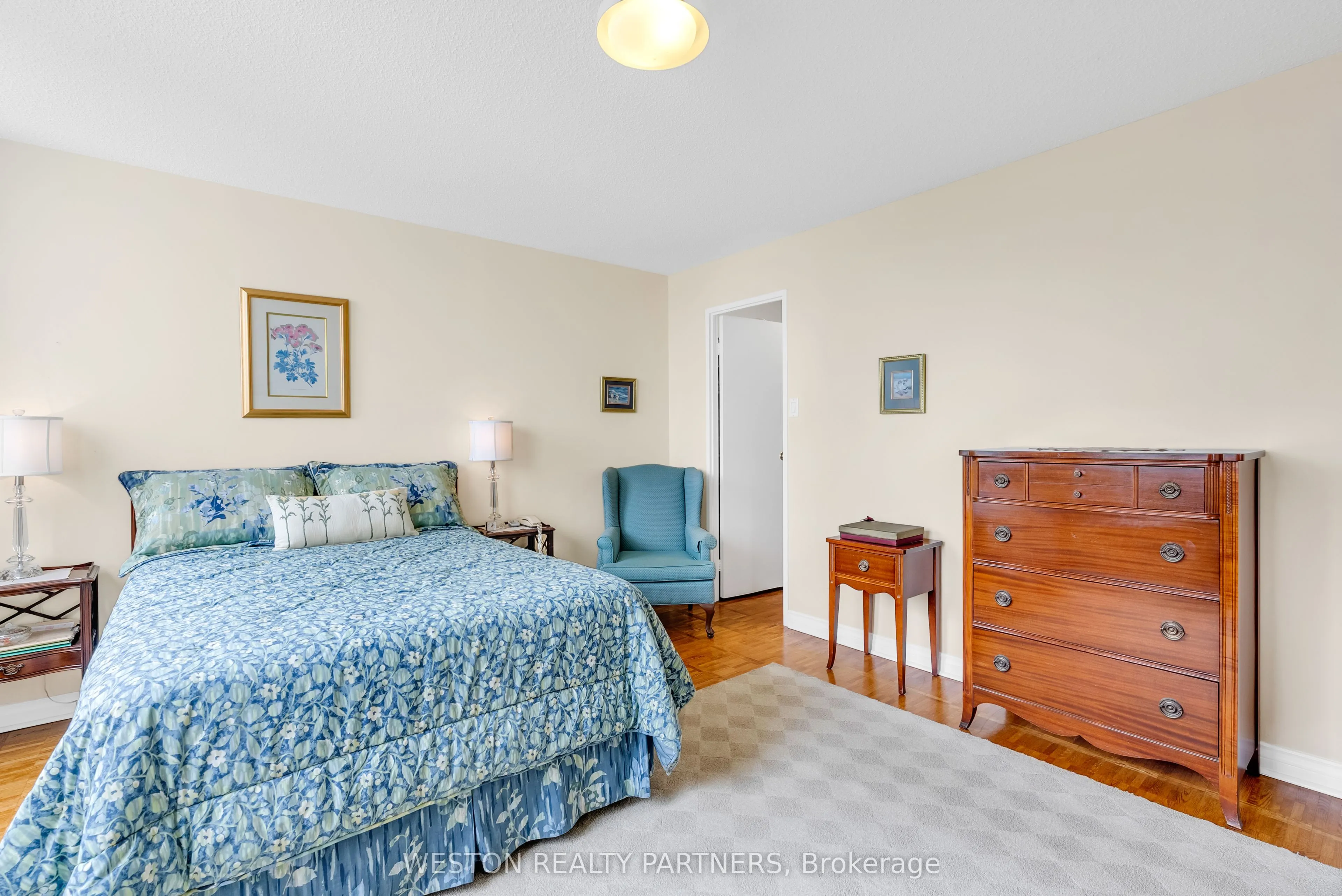 3650 Kaneff Crescent, #1104