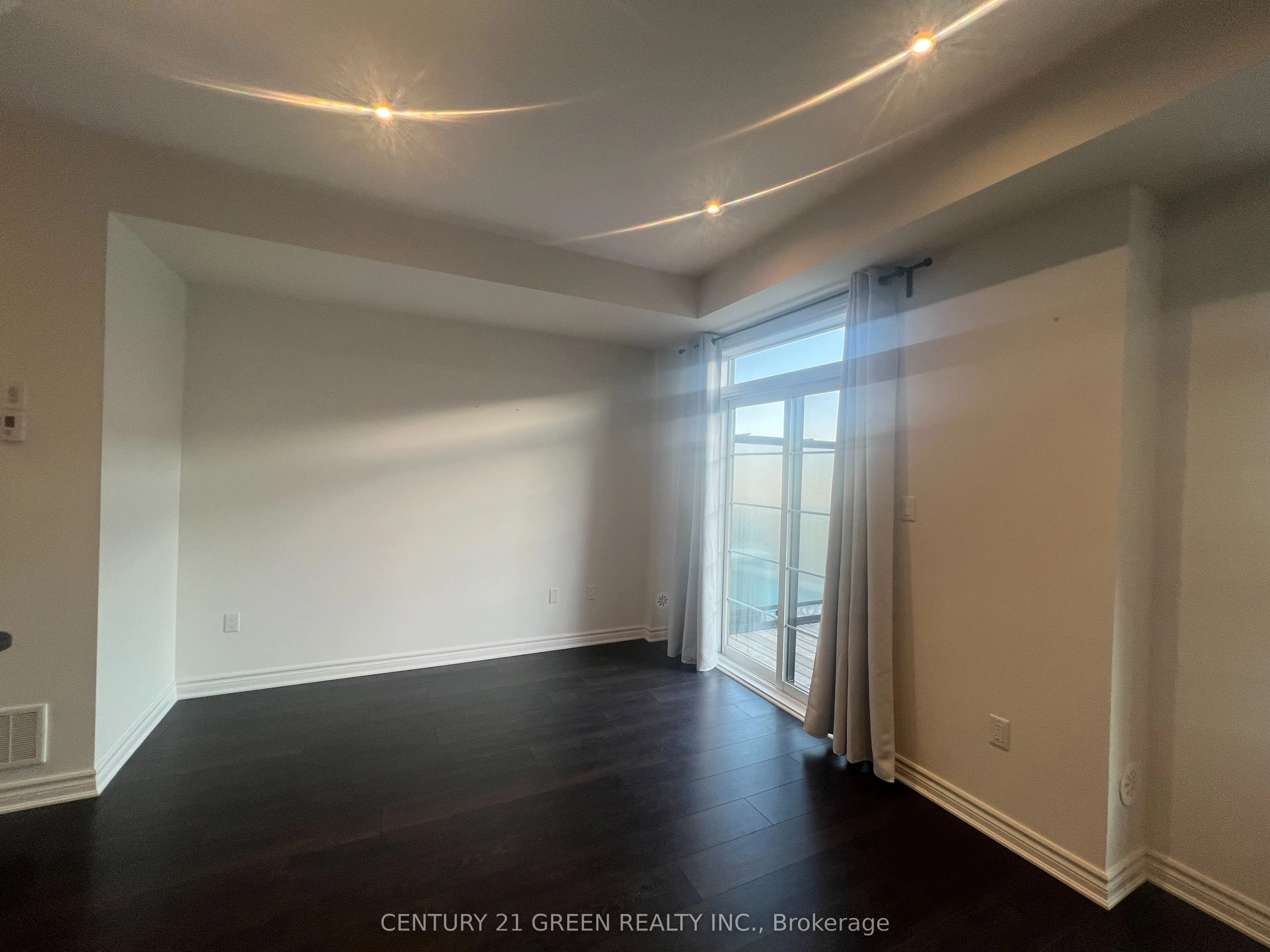 1160 Lloyd Landing