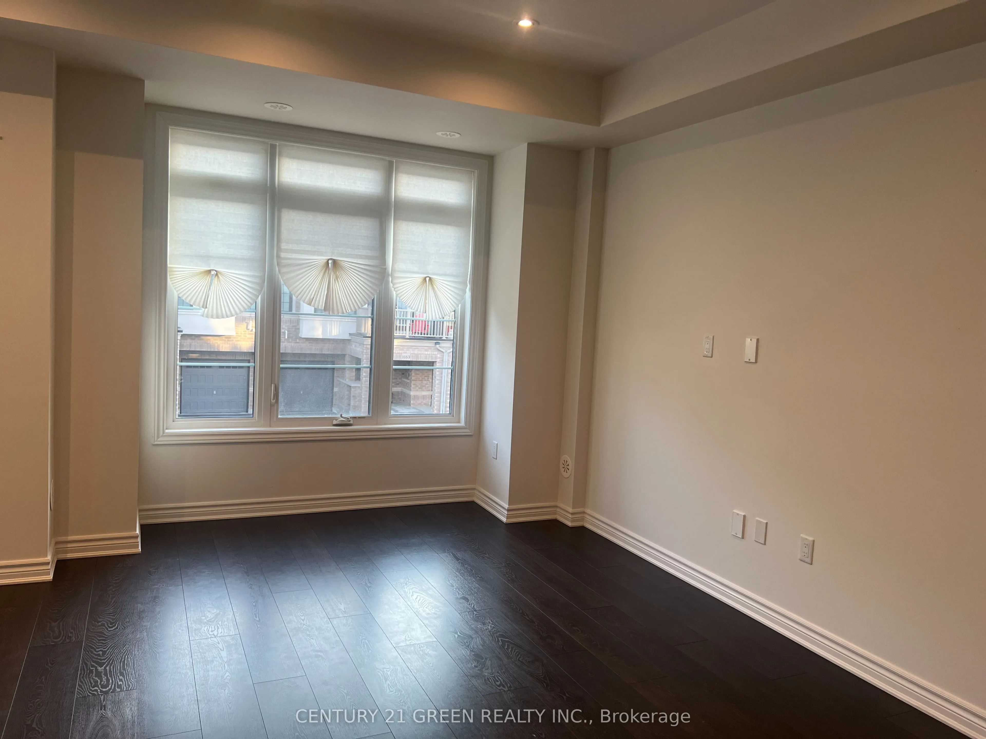 1160 Lloyd Landing