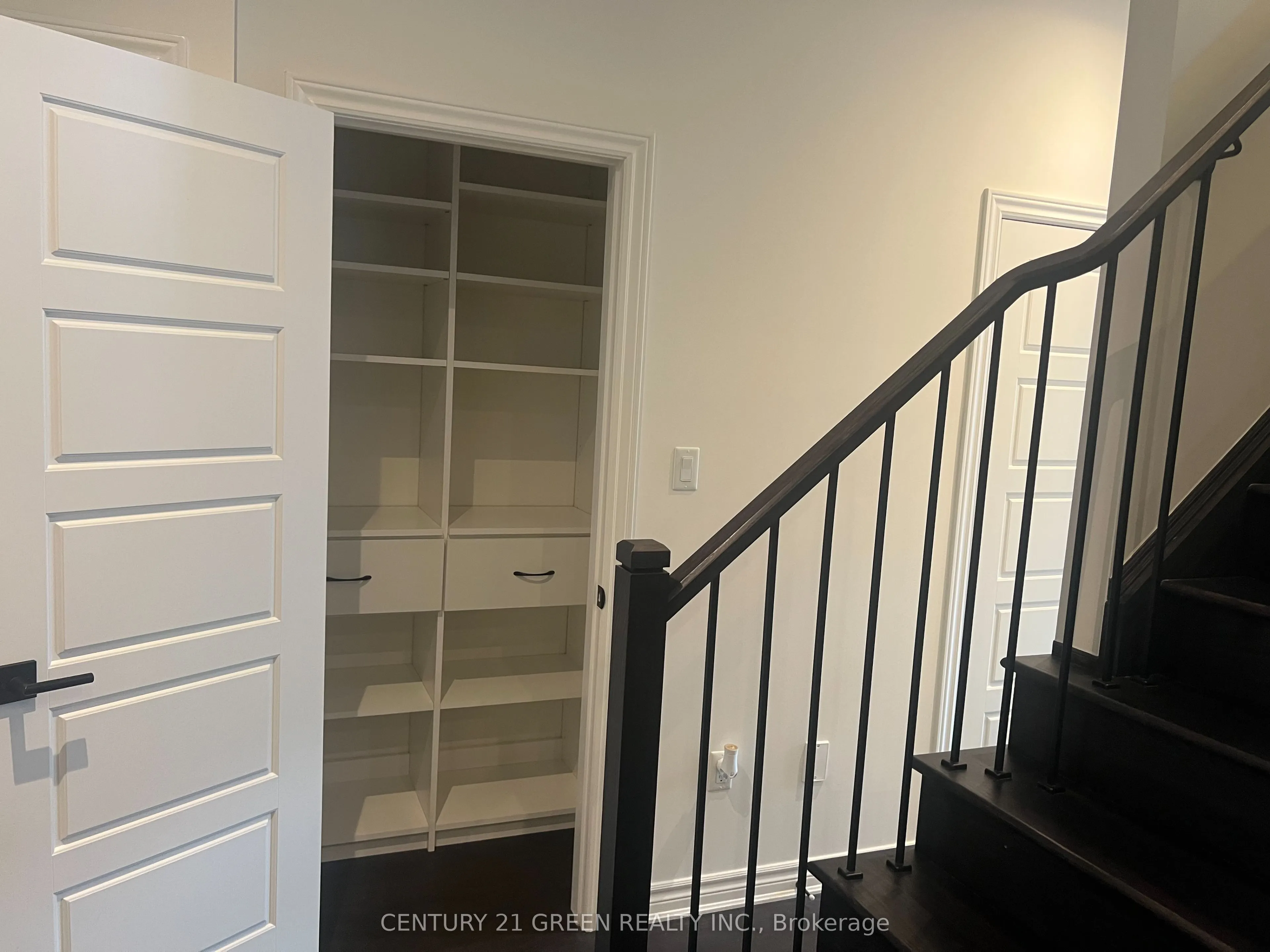 1160 Lloyd Landing